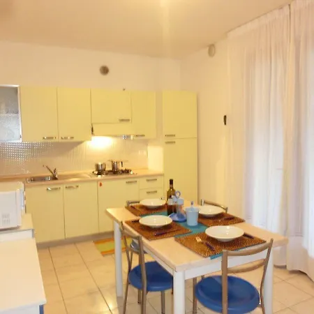 Διαμέρισμα Lovely Flat With Swimming Pool And Ac