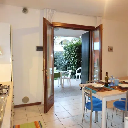 Lovely Flat With Swimming Pool And Ac ビビオーネ